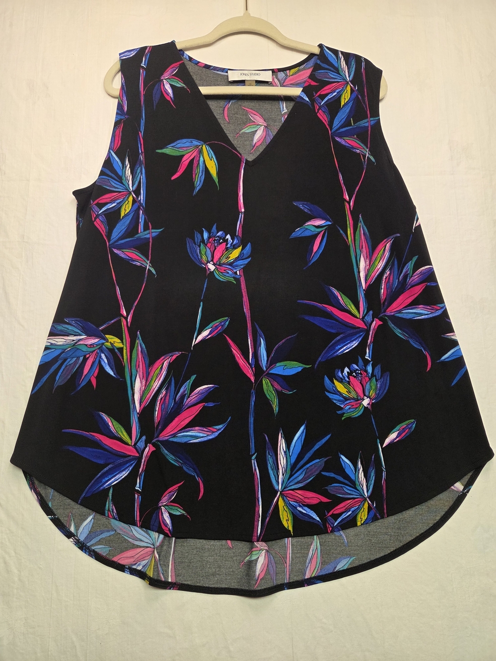 Vince Camuto Black Floral V-Neck Sleeveless Tank with Bright Multicolor Print